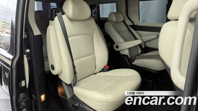 Hyundai Starex 2019 — фото 18
