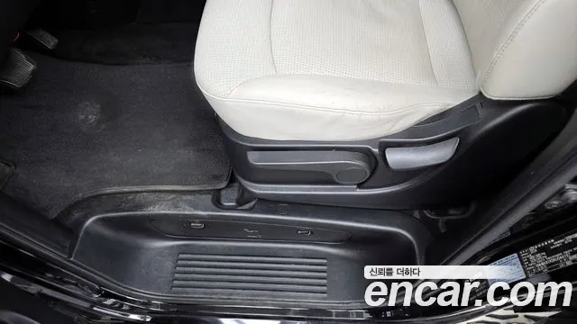 Hyundai Starex 2019 — фото 16