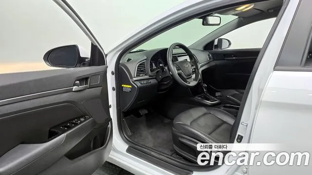 Hyundai AVANTE 2018 — фото 10