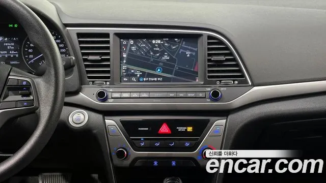 Hyundai AVANTE 2018 — фото 19