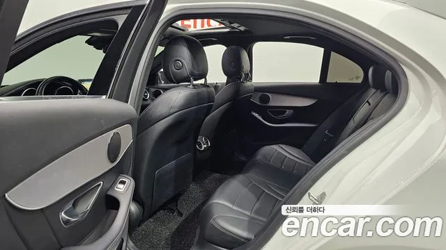 Mercedes-Benz C-Class 2018 — фото 16