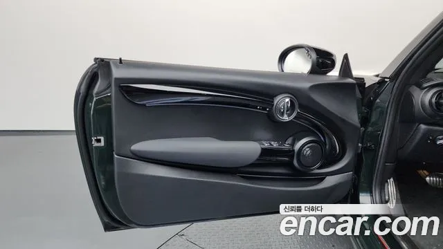 Mini Cooper Convertible 2023 — фото 14