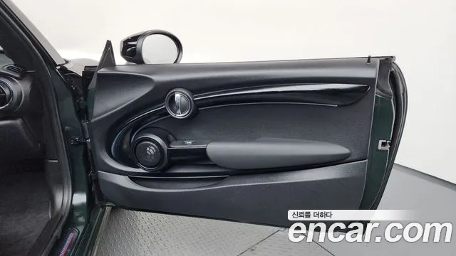 Mini Cooper Convertible 2023 — фото 15