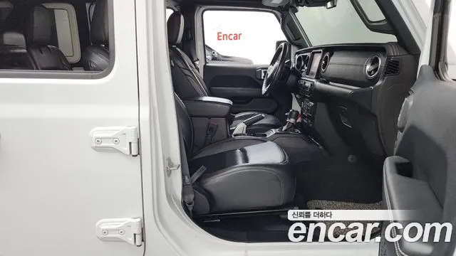 Jeep Wrangler 2019 — фото 16