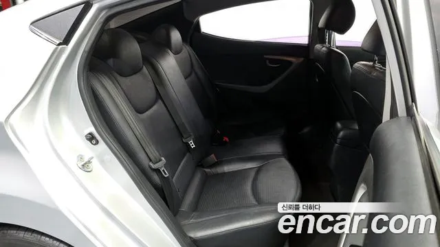 Hyundai AVANTE 2016 — фото 11