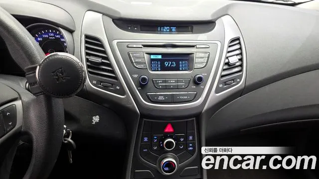Hyundai AVANTE 2016 — фото 14