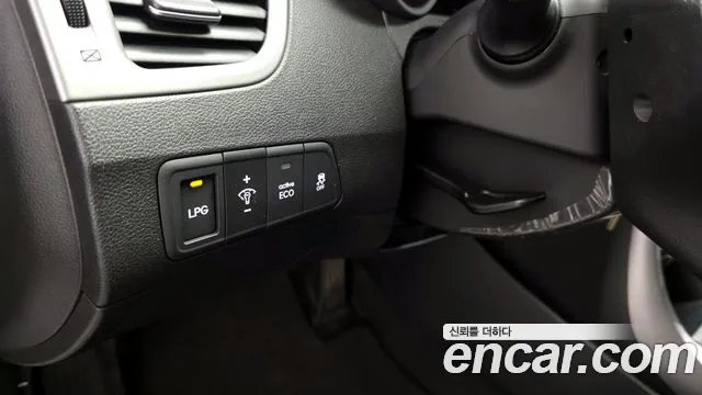 Hyundai AVANTE 2016 — фото 16