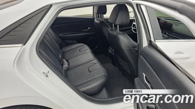 Hyundai AVANTE 2023 — фото 12