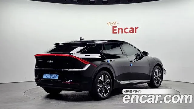 Kia EV6 2023 — фото 2