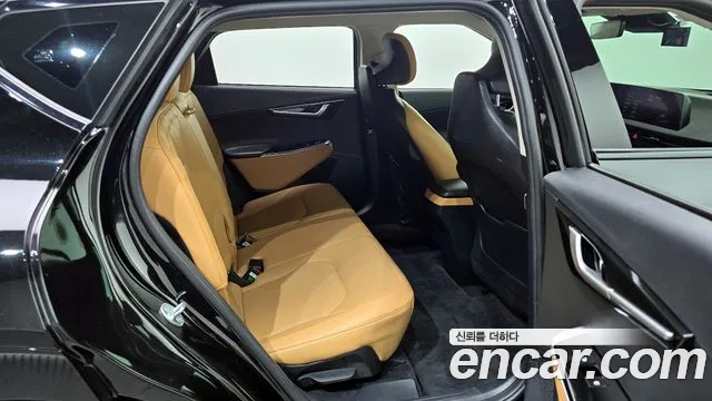 Kia EV6 2023 — фото 17
