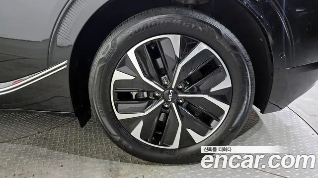Kia EV6 2023 — фото 7