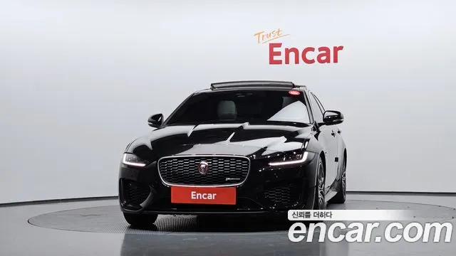 Jaguar XE 2020 — фото 4