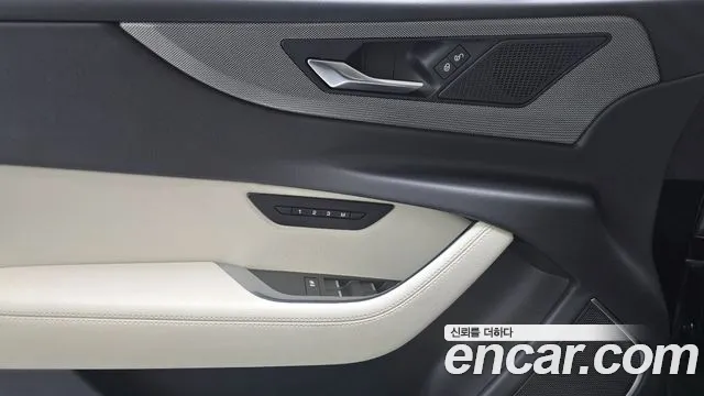 Jaguar XE 2020 — фото 14