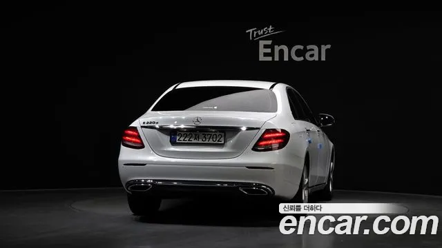 Mercedes-Benz E-Class 2017 — фото 4