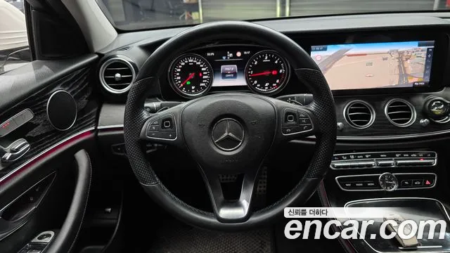 Mercedes-Benz E-Class 2017 — фото 13