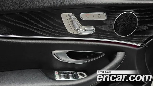Mercedes-Benz E-Class 2017 — фото 17