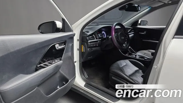 Kia Niro 2020 — фото 10