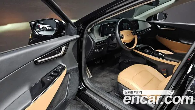 Kia EV6 2023 — фото 12