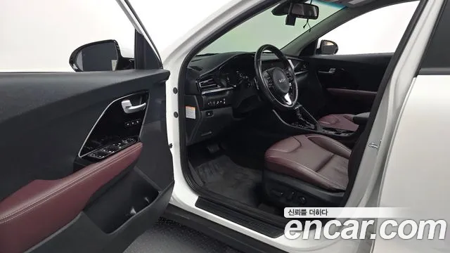Kia Niro 2022 — фото 10