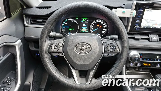 Toyota RAV4 2021 — фото 17
