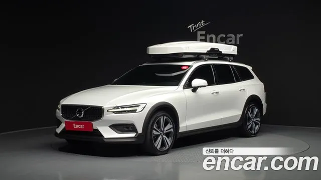Volvo V60 2020 — фото 1