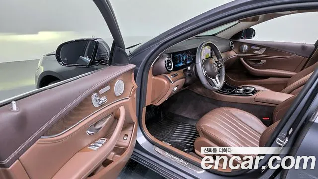 Mercedes-Benz E-Class 2019 — фото 13