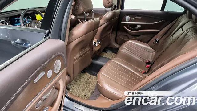 Mercedes-Benz E-Class 2019 — фото 18