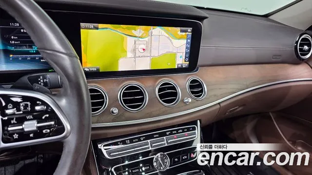 Mercedes-Benz E-Class 2019 — фото 20