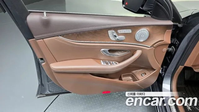 Mercedes-Benz E-Class 2019 — фото 14