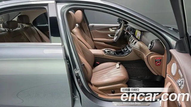 Mercedes-Benz E-Class 2019 — фото 16