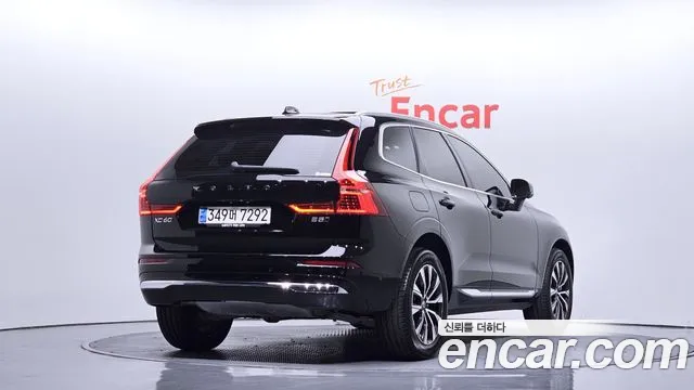 Volvo XC60 2023 — фото 2