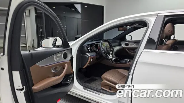 Mercedes-Benz E-Class 2019 — фото 10