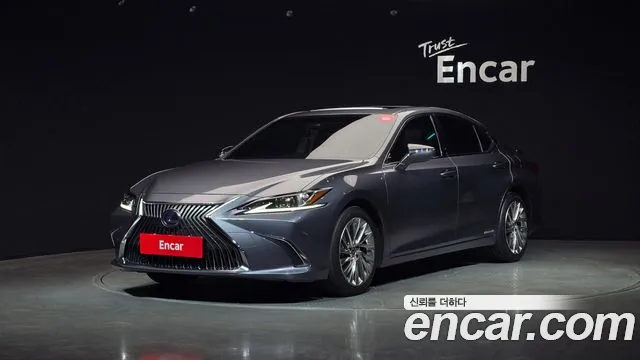 Lexus ES 2019 — фото 1