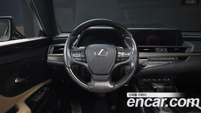 Lexus ES 2019 — фото 13