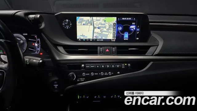 Lexus ES 2019 — фото 14