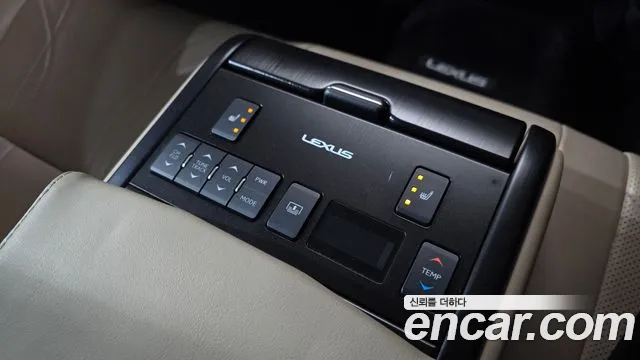Lexus ES 2019 — фото 17