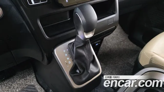 Hyundai Staria 2023 — фото 12