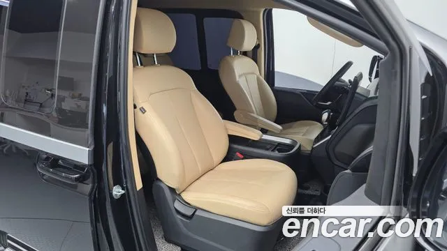 Hyundai Staria 2023 — фото 18