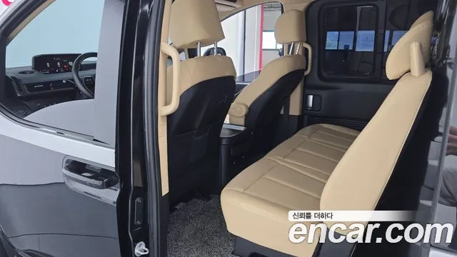 Hyundai Staria 2023 — фото 16