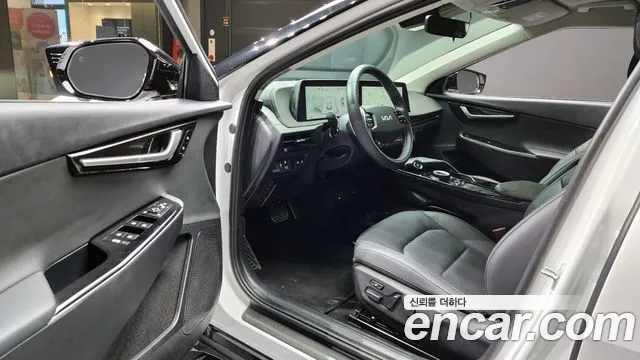 Kia EV6 2023 — фото 13