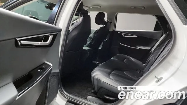 Kia EV6 2023 — фото 18