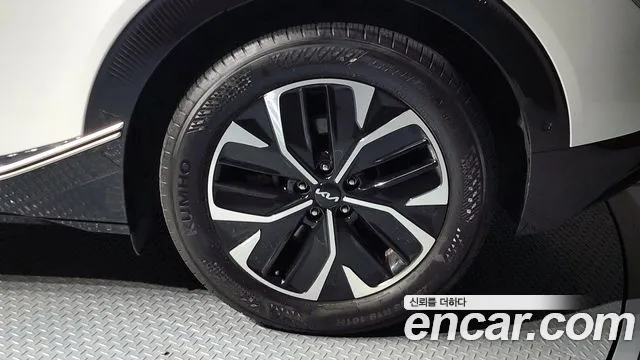 Kia EV6 2023 — фото 7