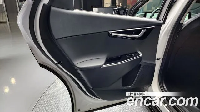 Kia EV6 2023 — фото 15