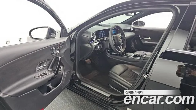 Mercedes-Benz A-Class 2020 — фото 10