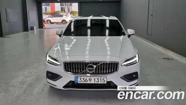 Volvo S60 2021 — фото 3