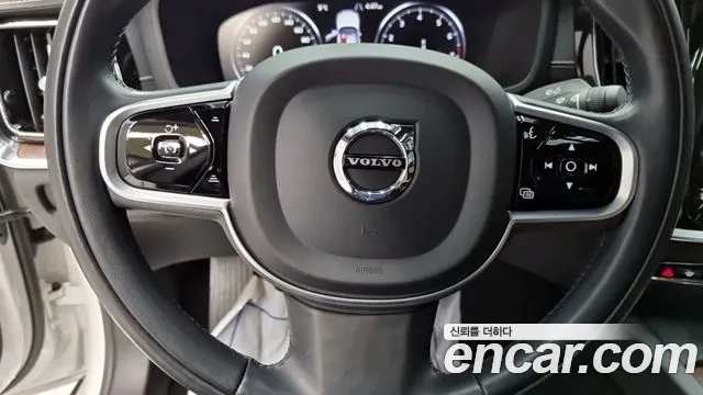 Volvo S60 2021 — фото 17