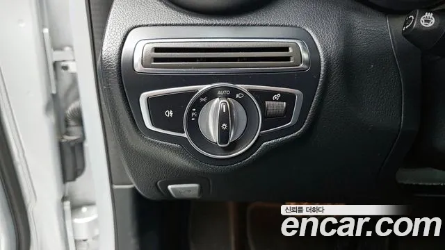 Mercedes-Benz C-Class 2019 — фото 18