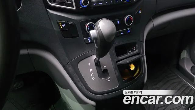 Hyundai Starex 2019 — фото 12