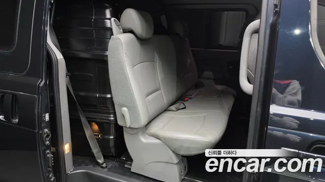 Hyundai Starex 2019 — фото 18