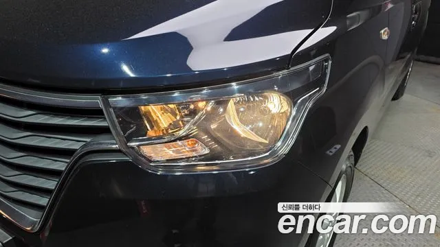Hyundai Starex 2019 — фото 8